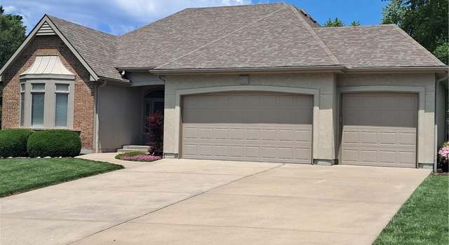 Photo of 112 SE Meadowbrook Dr, Lee's Summit, MO 64082
