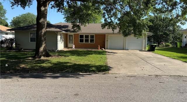 Photo of 703 Logan St, Harrisonville, MO 64701