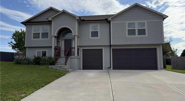 Photo of 1277 SW Nagona Ln, Lees Summit, MO 64082