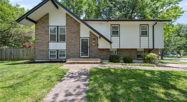 Photo of 1700 W Normandy Dr, Olathe, KS 66061