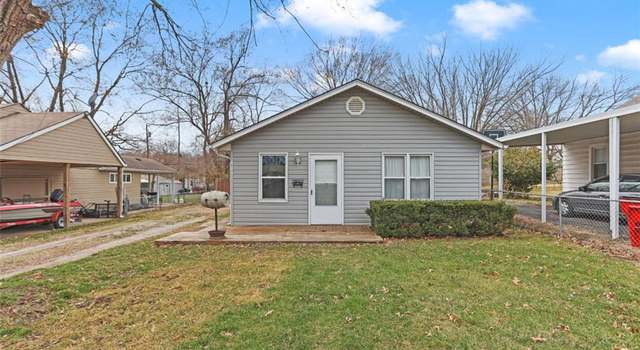 Photo of 403 SW 9th St, Blue Springs, MO 64015
