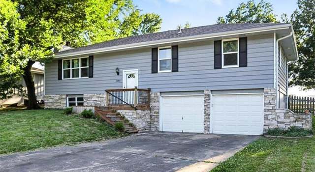 Photo of 1204 SE Oak Ridge Dr, Oak Grove, MO 64075