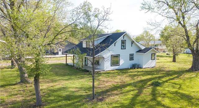 Photo of 627 N 5th St, Lacygne, KS 66040