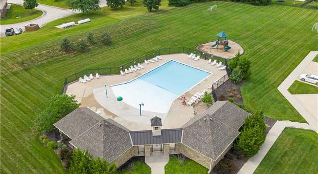 Photo of 1021 SE Beatty Ct, Blue Springs, MO 64014