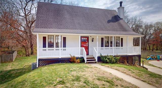 Photo of 334 Fawn Valley Ct, Lansing, KS 66043