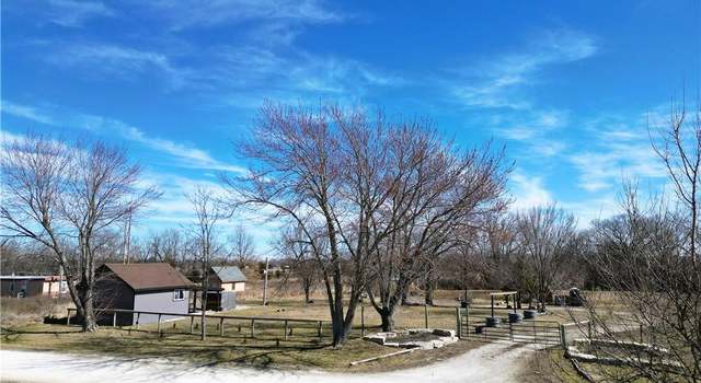 Photo of 32947 Manor Rd, Paola, KS 66071