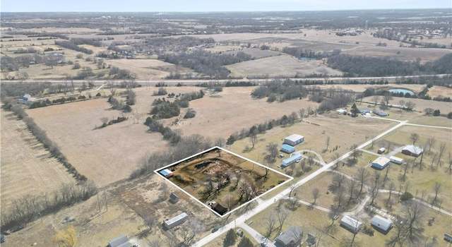 Photo of 32947 Manor Rd, Paola, KS 66071