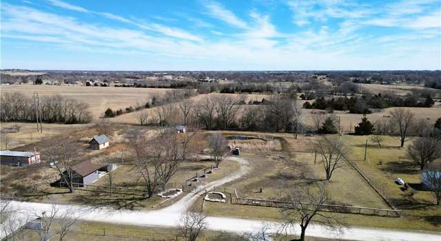 Photo of 32947 Manor Rd, Paola, KS 66071