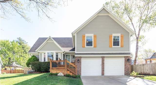 Photo of 2114 S Halleys Ct, Olathe, KS 66062