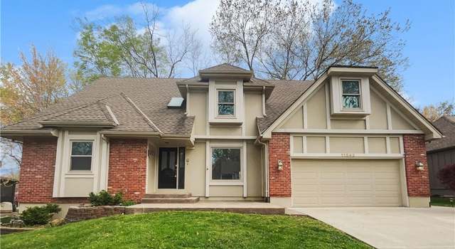 Photo of 11542 Hemlock St, Overland Park, KS 66210