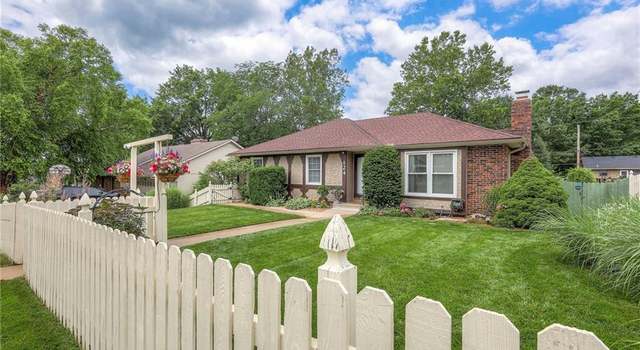 Photo of 124 Bittersweet Ln, Lansing, KS 66043