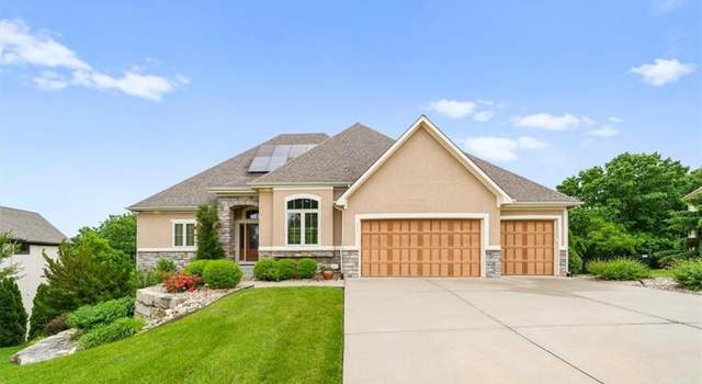 Photo of 313 NW Thoreau Ct, Lee's Summit, MO 64081