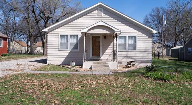 Photo of 617 Oak St, Wellsville, KS 66092