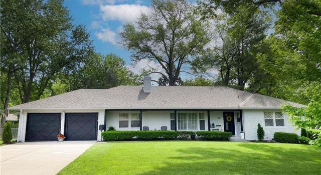 Photo of 9511 Manor Rd, Leawood, KS 66206