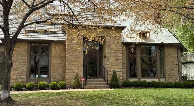Photo of 42 Le Mans Ct, Prairie Village, KS 66208