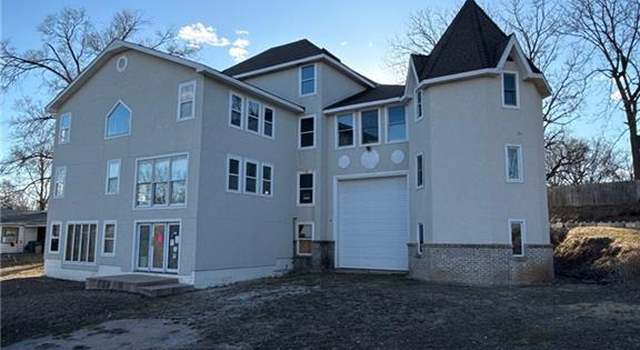 Property at 150 N 74th St, Kansas City, KS 66111, 6 beds, 5 baths