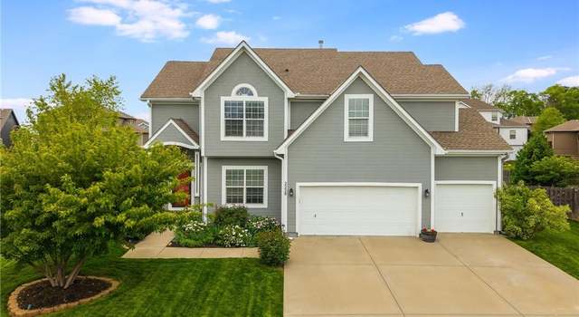 Photo of 2228 SW Hawkview Rd, Lee's Summit, MO 64082