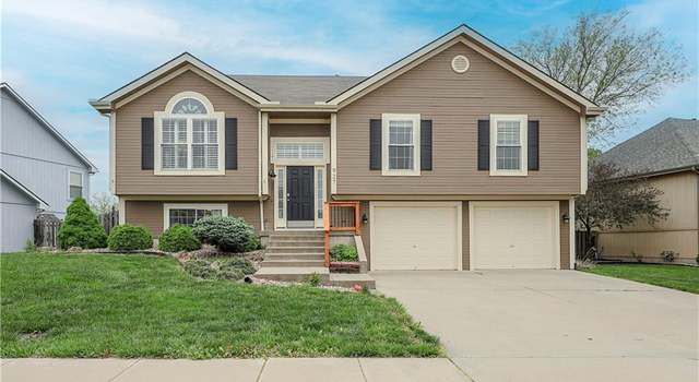 Photo of 927 Southfork St, Lansing, KS 66043