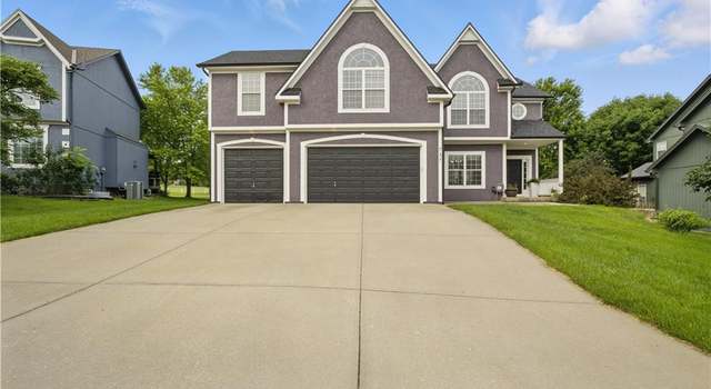 Photo of 737 SW Derby Dr, Lee's Summit, MO 64081