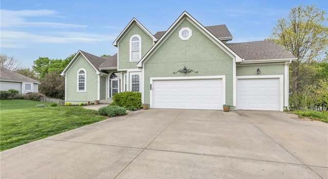 Photo of 8660 Timber Trails Dr, De Soto, KS 66018
