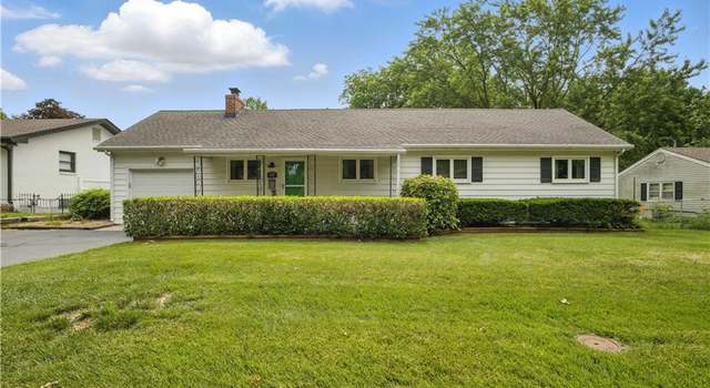 Photo of 205 NW Walnut St, Lee's Summit, MO 64063