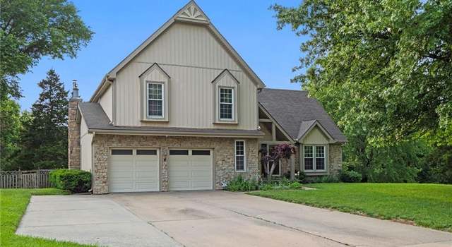 Photo of 620 S Hickory Trl, Lansing, KS 66043
