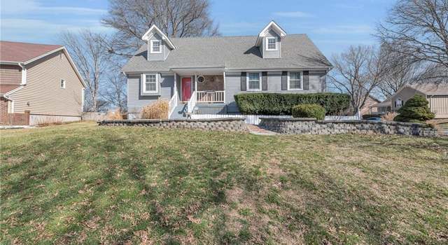 Photo of 620 NE Birchwood Dr, Lee's Summit, MO 64086