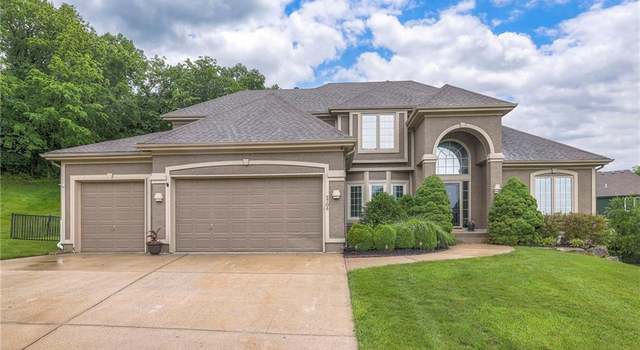 Photo of 5706 NE Sapphire Pl, Lees Summit, MO 64064
