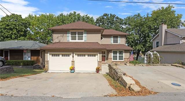 Photo of 941 NW South Shore Dr, Lake Waukomis, MO 64151
