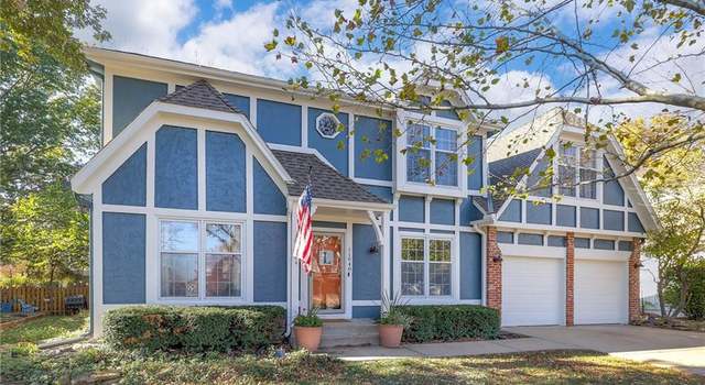 Photo of 11940 S Cottonwood Dr, Olathe, KS 66062