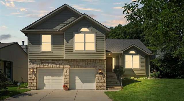 Photo of 12434 England St, Overland Park, KS 66213