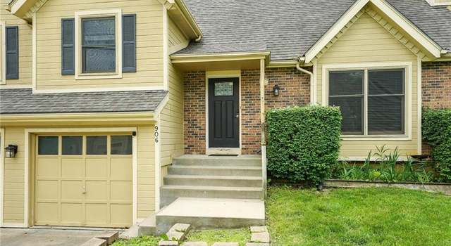 Photo of 906 N Cedarcrest Dr, Olathe, KS 66061
