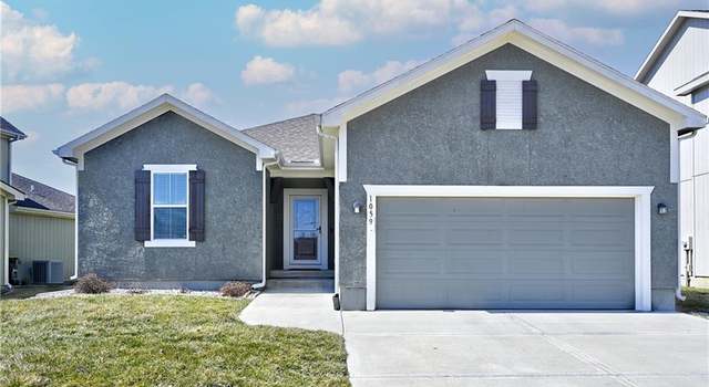 Photo of 1059 SW Arborway Dr, Lee's Summit, MO 64082
