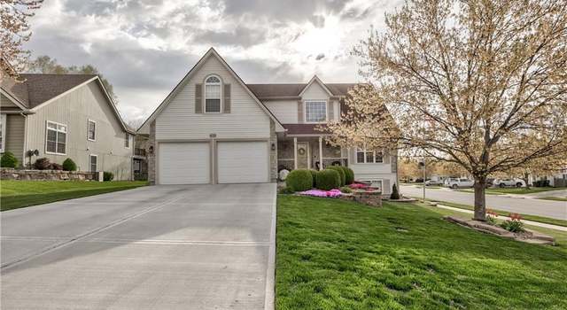 Photo of 670 Hillside Ct, Lansing, KS 66043