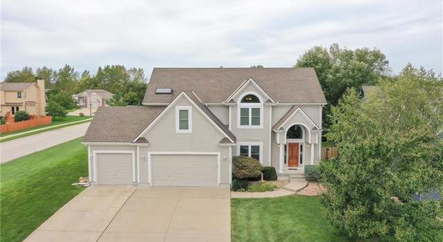 Photo of 4388 SW Creekview Dr, Lee's Summit, MO 64082