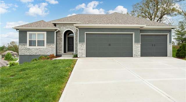 Photo of 813 SE Pine Ct SE, Blue Springs, MO 64014