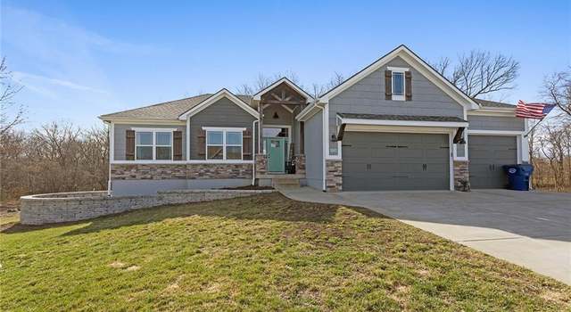 Photo of 307 E Oak St, Lone Jack, MO 64070