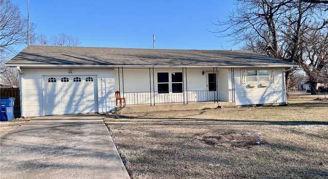 Photo of 312 N Vine St, Caney, KS 67333