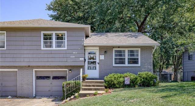 Photo of 7813 England Dr, Overland Park, KS 66204