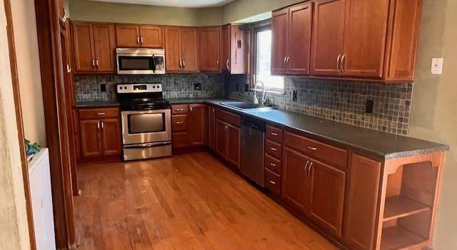 Photo of 825 E Johnston St, Olathe, KS 66061