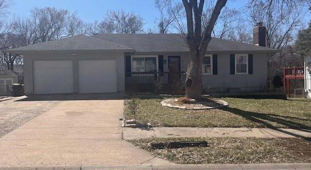 Photo of 825 E Johnston St, Olathe, KS 66061