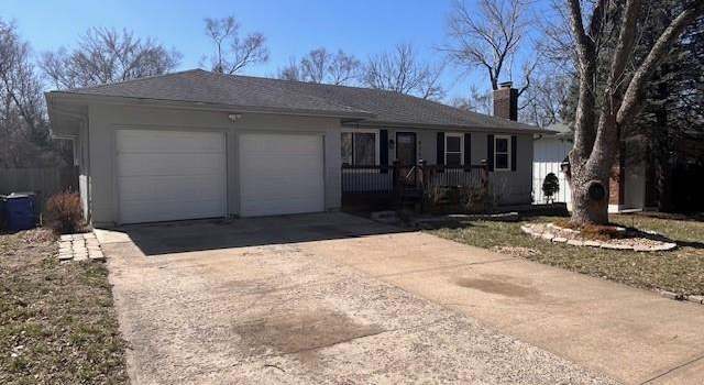 Photo of 825 E Johnston St, Olathe, KS 66061