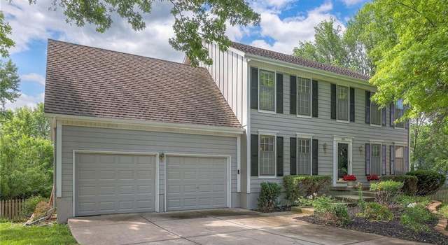 Photo of 324 N Persimmon Dr, Olathe, KS 66061