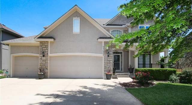 Photo of 11421 S Lakecrest Dr, Olathe, KS 66061