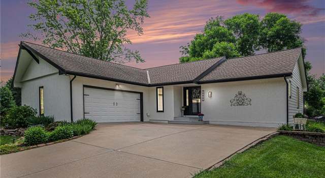 Photo of 3920 SW Hidden Cove Dr, Lee's Summit, MO 64082
