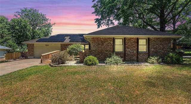 Photo of 7925 N Forest Ave, Kansas City, MO 64118