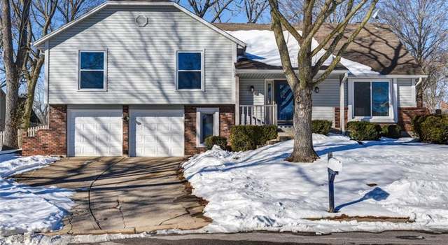Photo of 2113 NW Parker Ct, Blue Springs, MO 64015