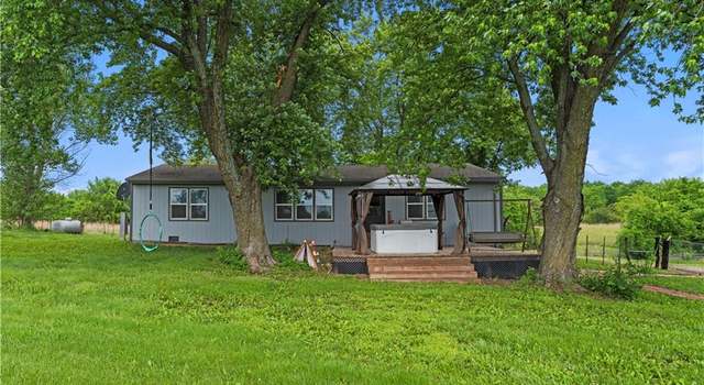 Photo of 17913 258 St, Tonganoxie, KS 66086