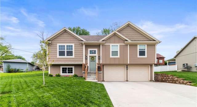 Photo of 1912 N Grove Dr, Independence, MO 64058