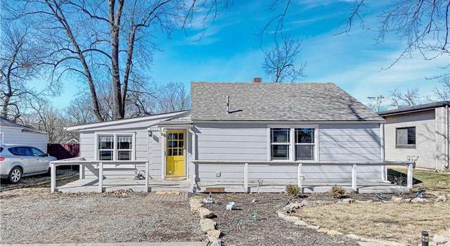Photo of 8510 Grandview Ln, Overland Park, KS 66212